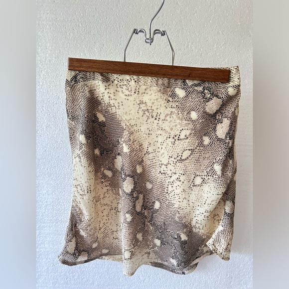 Snake print mini skirt - Picture 2 of 6